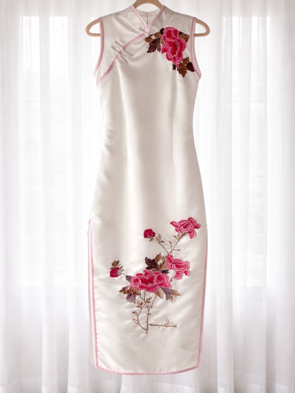 Vintage Style Qipao Dress XXL Satin Embroidered Floral Cheongsam Midi